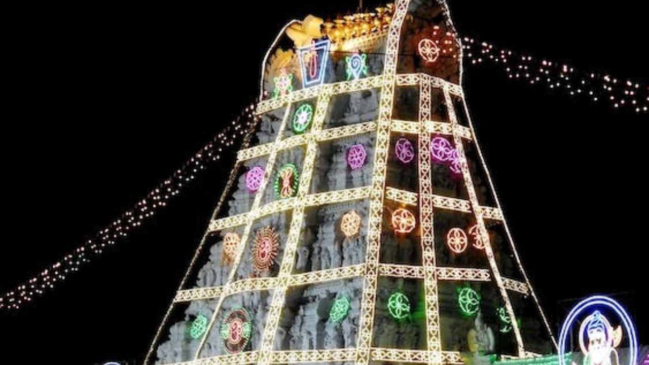 తిరుమల సమాచారం.. సర్వ దర్శనానికి 14 గంటల సమయం